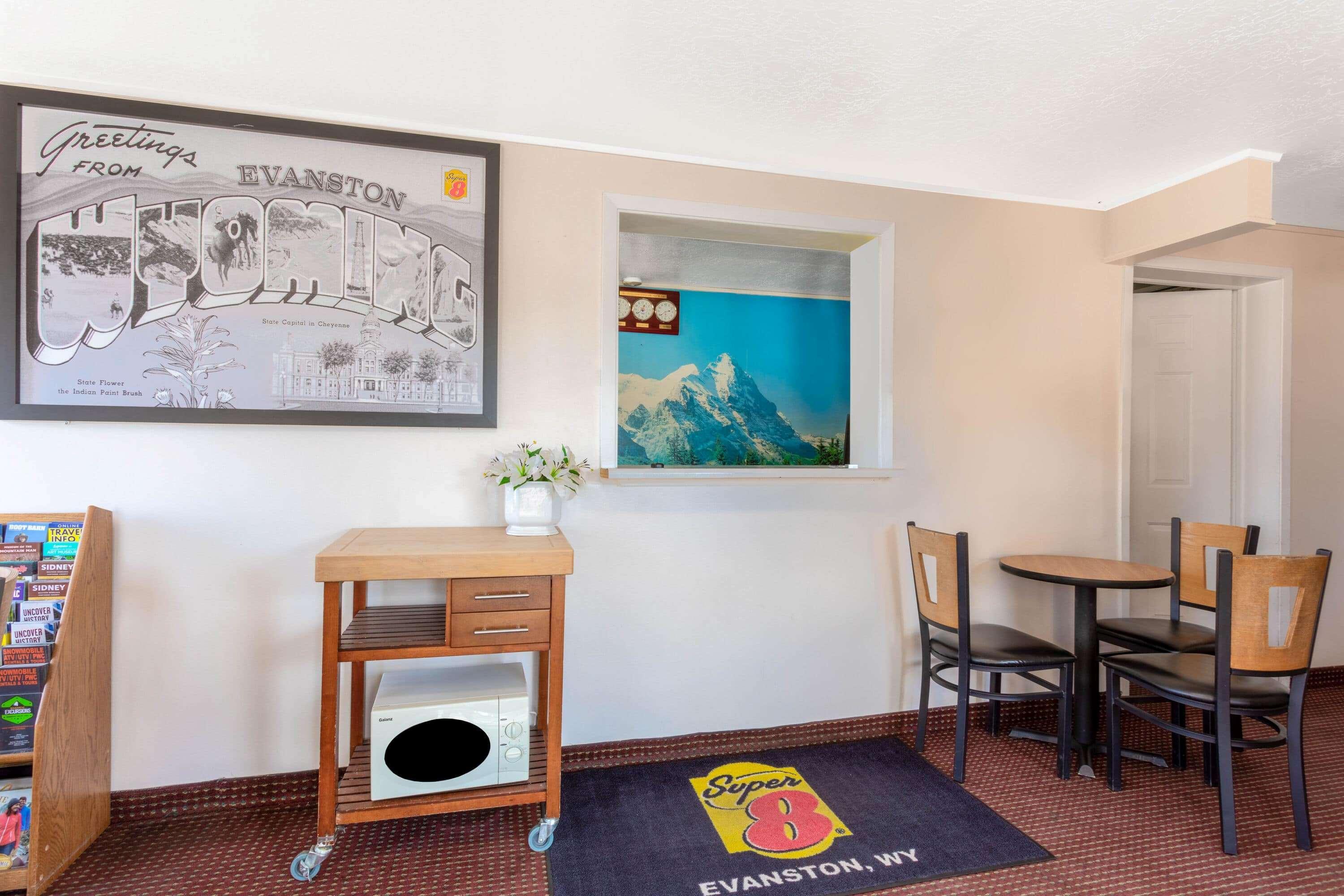 Super 8 By Wyndham Evanston Buitenkant foto