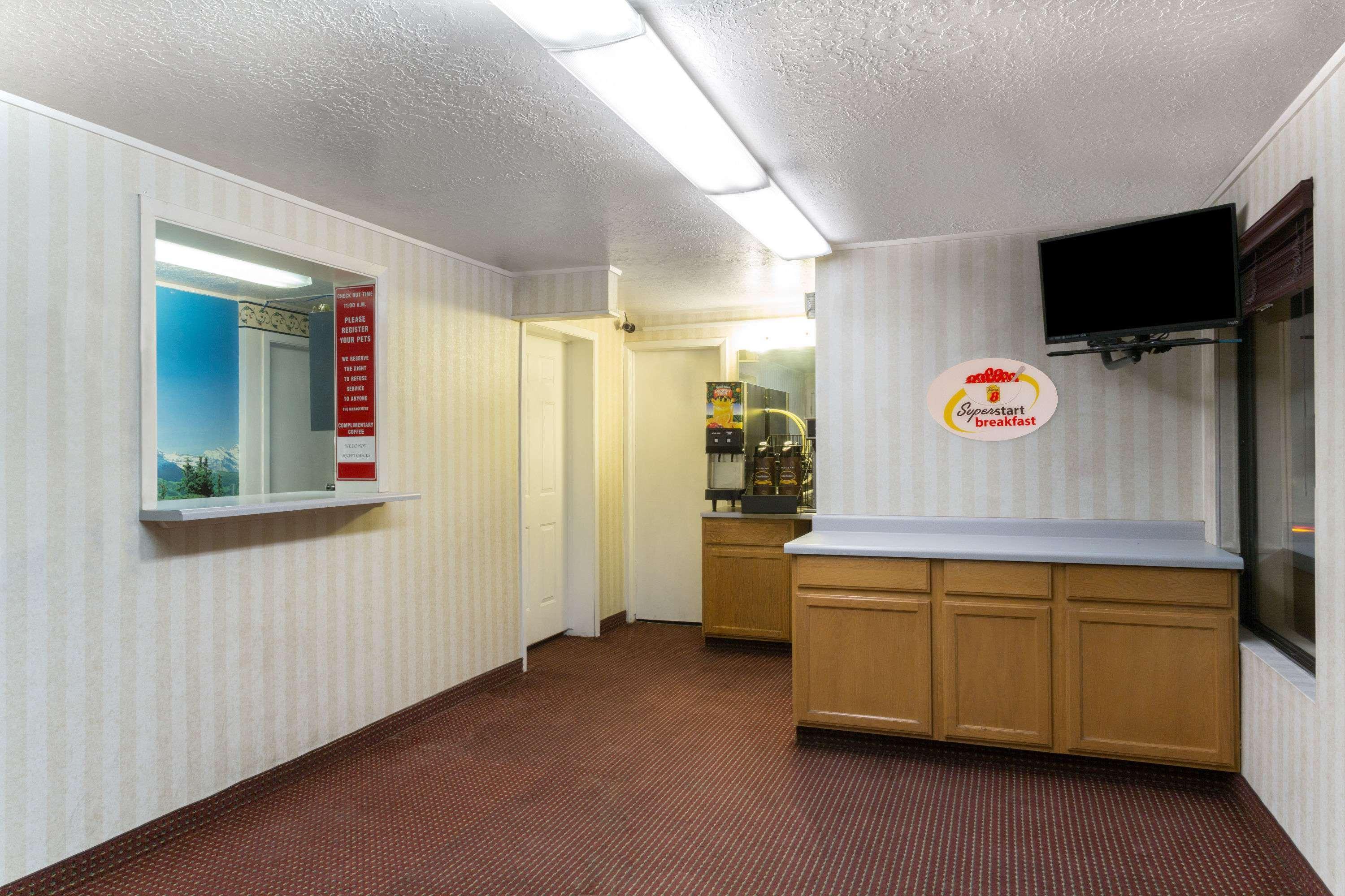 Super 8 By Wyndham Evanston Buitenkant foto