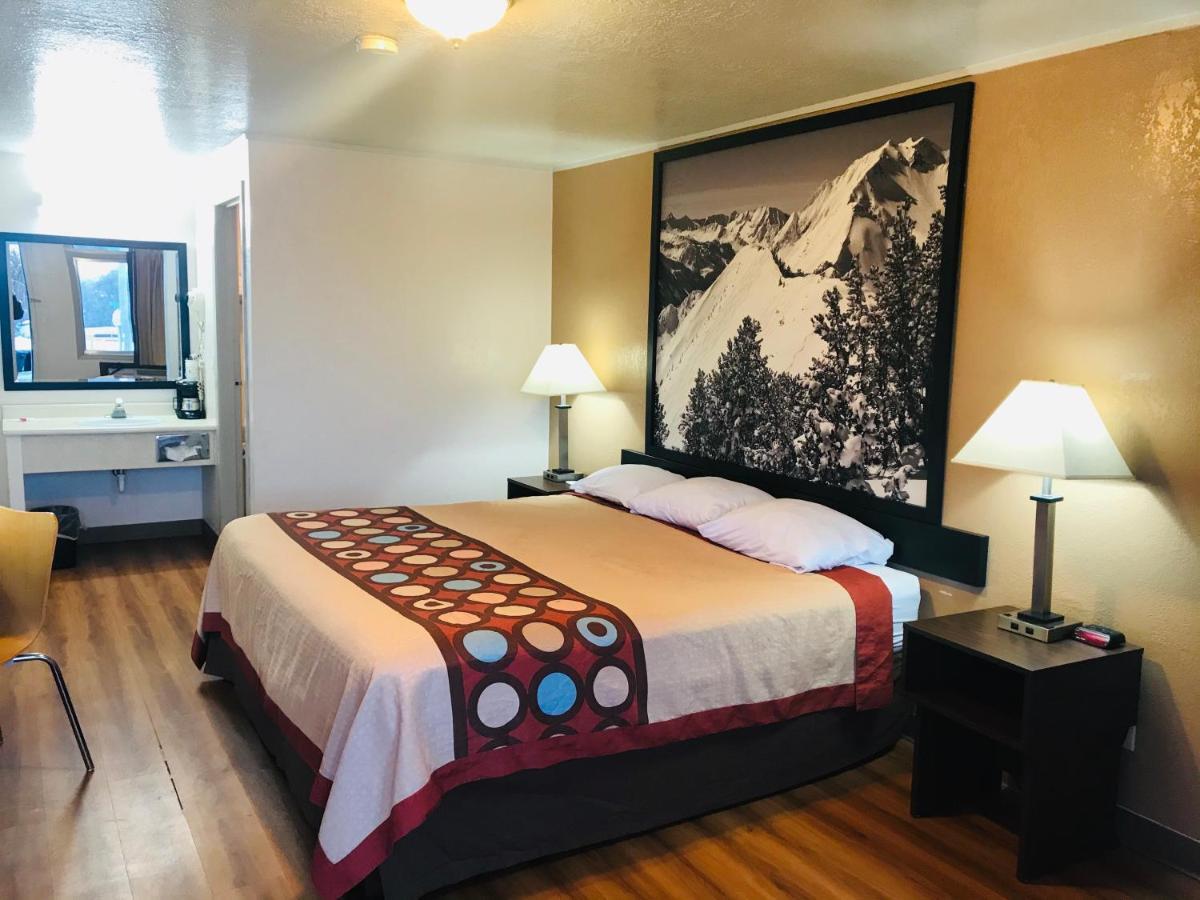 Super 8 By Wyndham Evanston Buitenkant foto